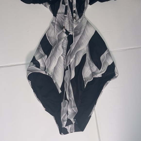 AZULU ruffle one piece Swimsuit New - Picture 2 of 11